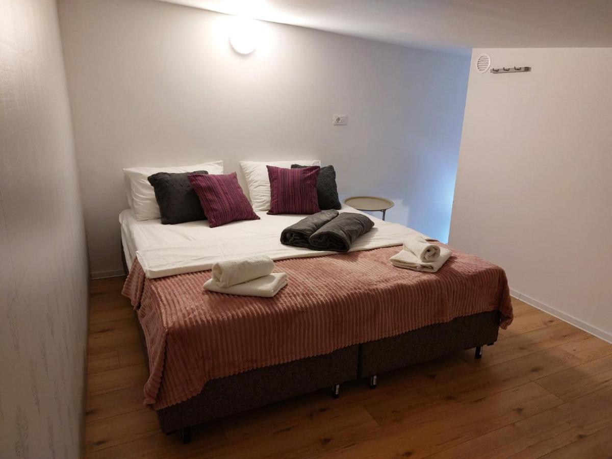 Apartmani Roza Пула Екстериор снимка