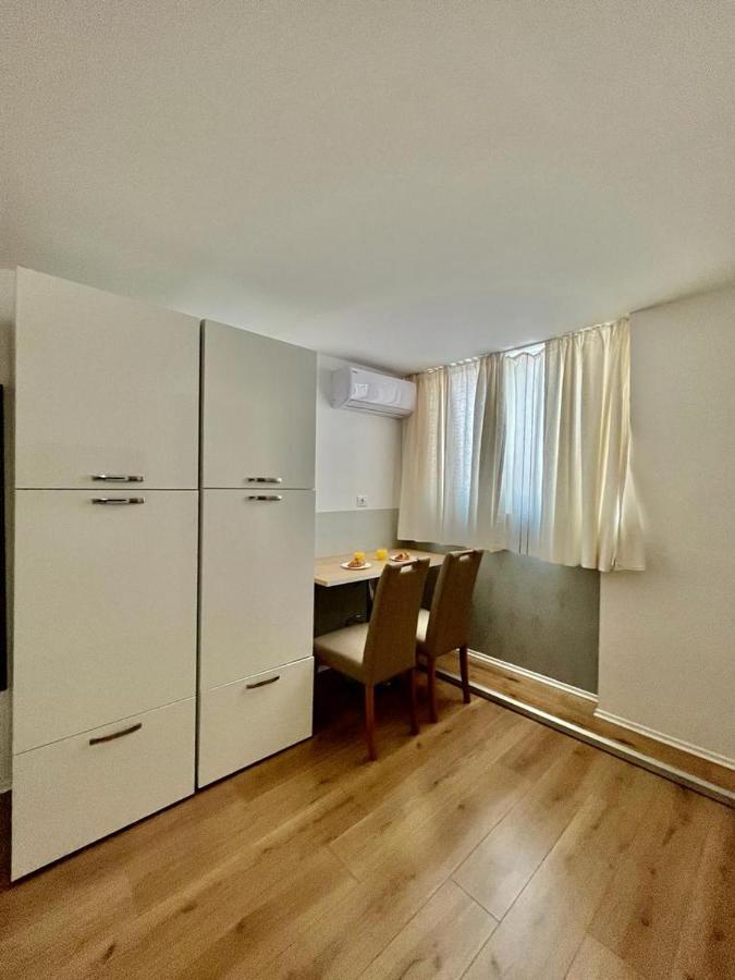 Apartmani Roza Пула Екстериор снимка